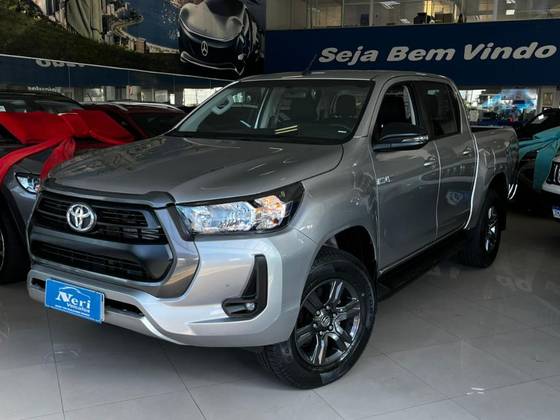TOYOTA HILUX 2.8 D-4D TURBO DIESEL CD SR 4X4 AUTOMÁTICO
